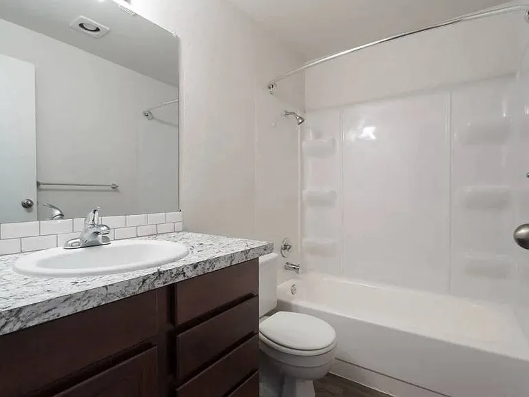 Solana Apartments — Photo 16