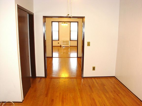 4th image of 256 Hoyt St Floor 2