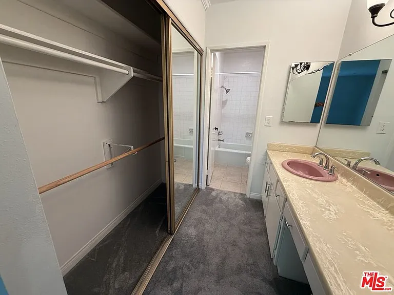 14315 Riverside Dr #210 — Photo 9