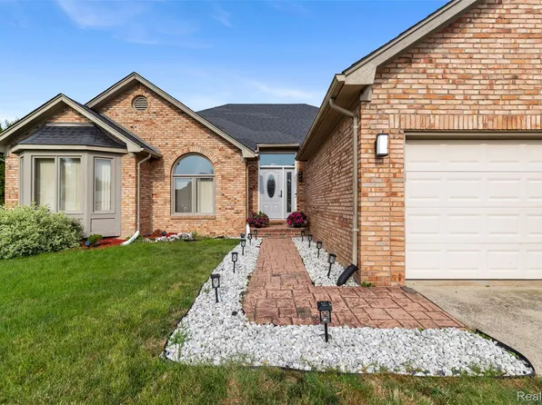 48842 Penrose Ln, Macomb, MI 48044