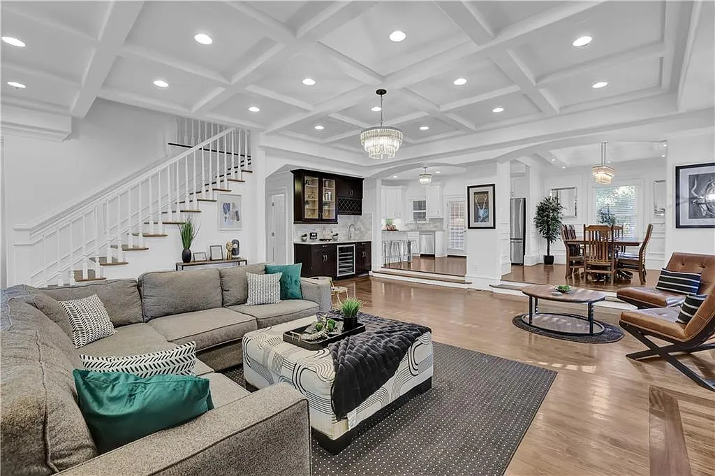 6 bed, 6.5 bath, 4300 sqft, $12,500 — Photo 3