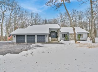 140 Cricket Hill Rd, Hawley, PA 18428