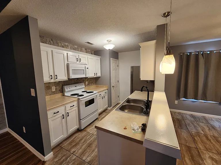 3003 NE Walnut Grove Rd — Photo 8