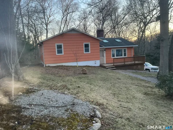 4 North Glenwoods Road, Ledyard, CT 06335