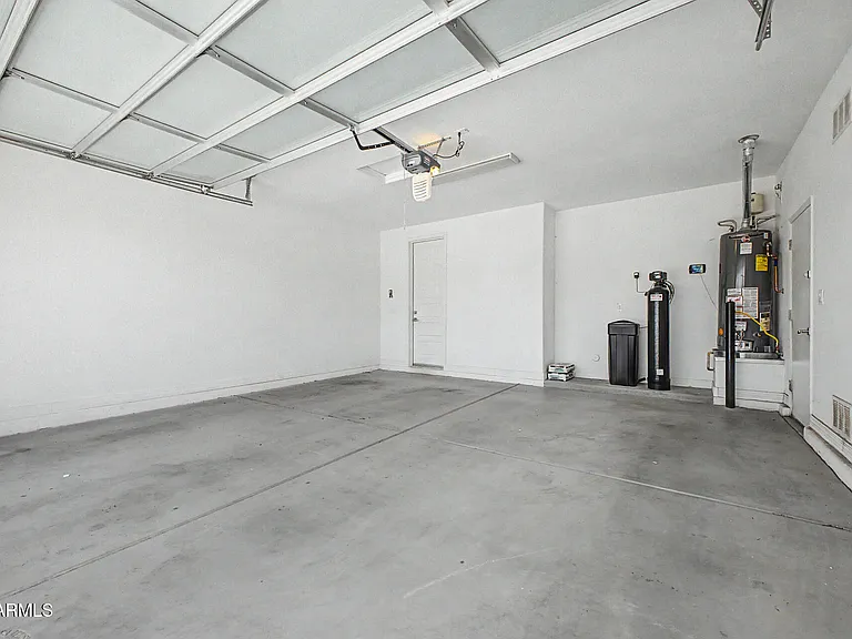 15912 W Sierra St — Photo 38