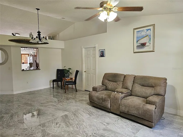 557 Eagle Ct — Photo 23