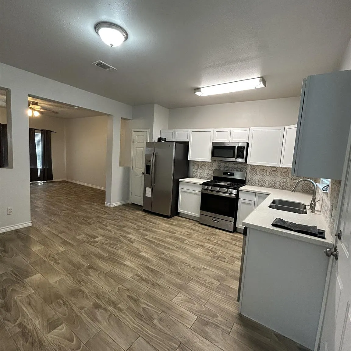 4 bed, 2.5 bath, 1375 sqft, $1,850 — Photo 3