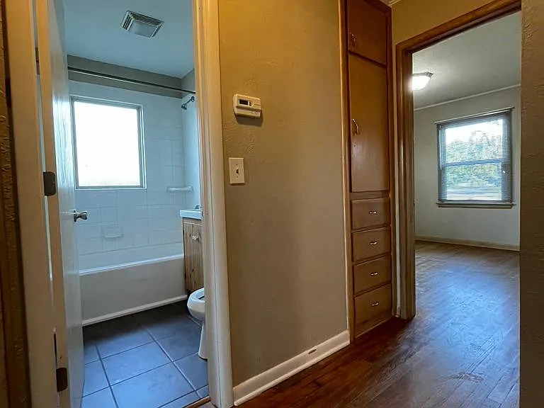 301 W Hurd St — Photo 18