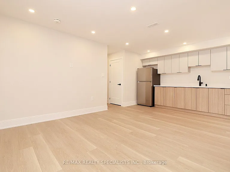 1048 Roosevelt Rd #MAIN — Photo 42