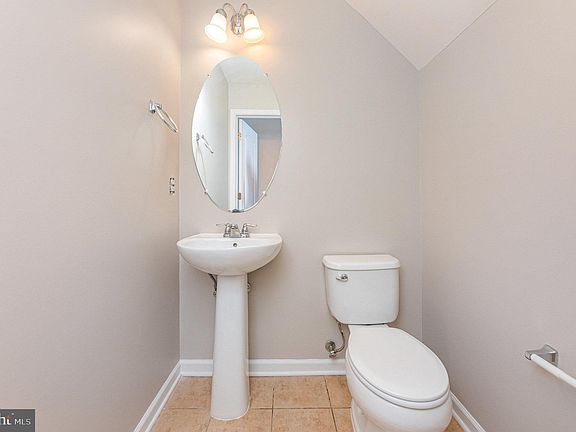 4th image of 102 Drayman Ln #42