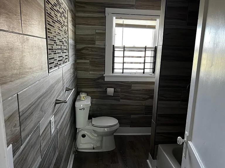 170 Hilton Ave — Photo 9