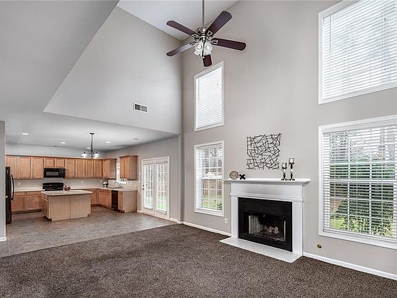 5th image of 353 Winthrop Ln