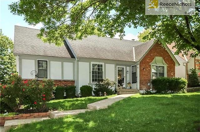 Curb appeal and beautiful, mature landscaping!