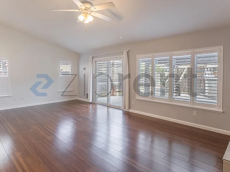 1465 Valley Glen Dr — Photo 10