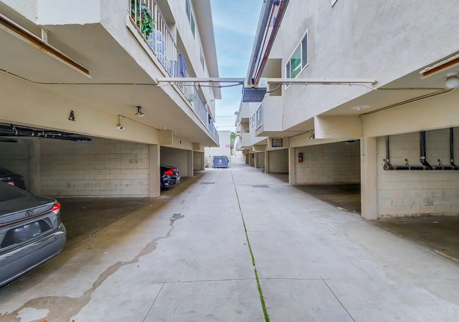 2Bd/2.5Ba Townhome with In Unit Washer/Dryer, Cold A/C I 2 Weeks Free & $99 Deposit — Photo 4
