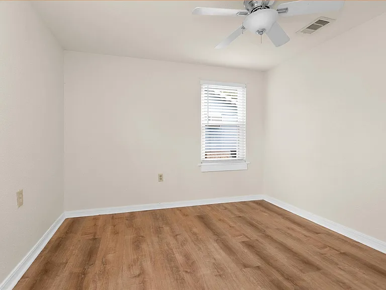 6002 Shelburne St — Photo 14