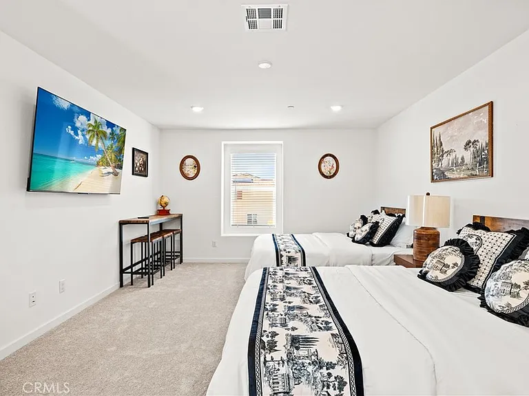 583 Lone Pine Dr — Photo 4
