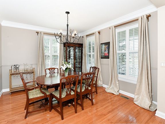5th image of 1587 Independence Ave