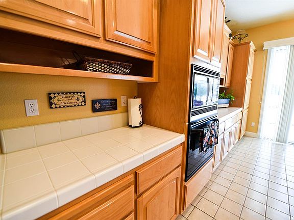 5th image of 1075 Elk Hills Dr
