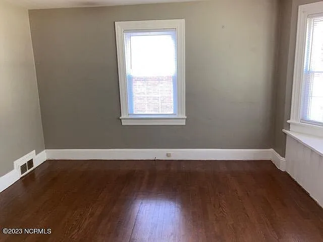 1904 E 6th St — Photo 12