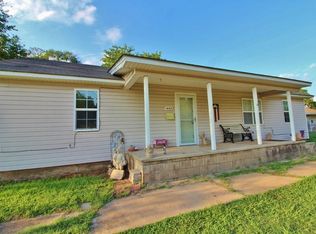 402 E Young St, Maud, OK 74854