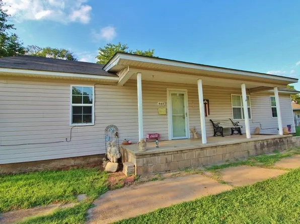 402 E Young St, Maud, OK 74854