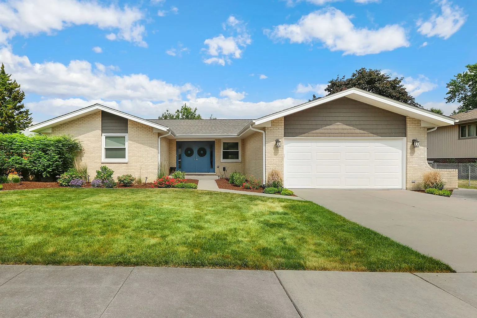 14203 Margerita Ave photo 1