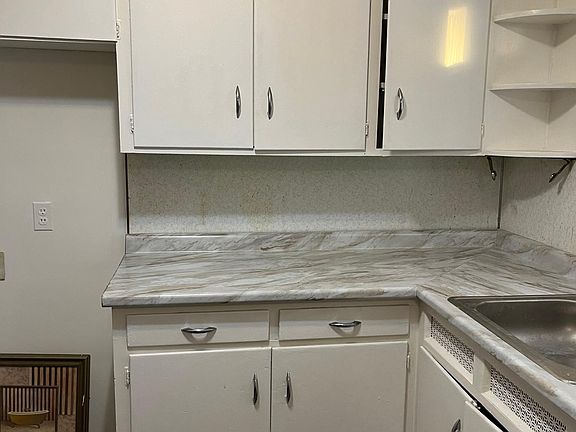5th image of 16909 Holly Hill Dr