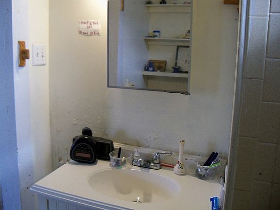 5th image of 1002 E 1st Ave