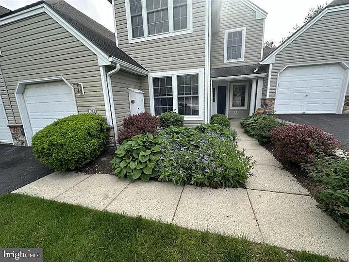 4 bed, 3.0 bath, 1900 sqft, $3,000 — Photo 4