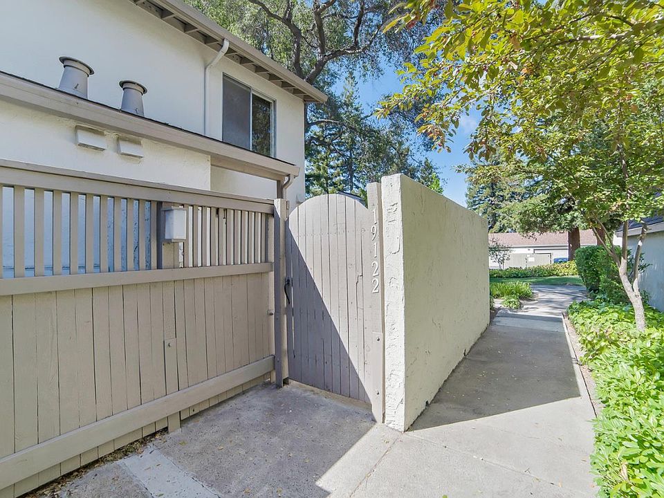 1st image of 19122 Vineyard Ln