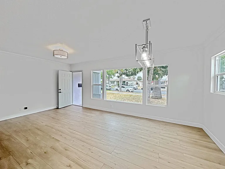 1425 N Marcella Ct — Photo 5