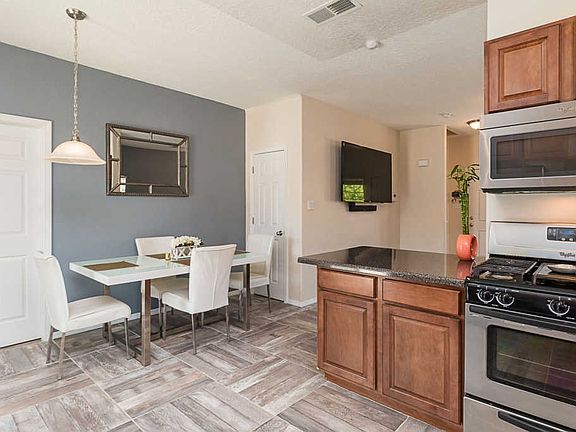 2nd image of 3 Tijeras Creek Ln Dr