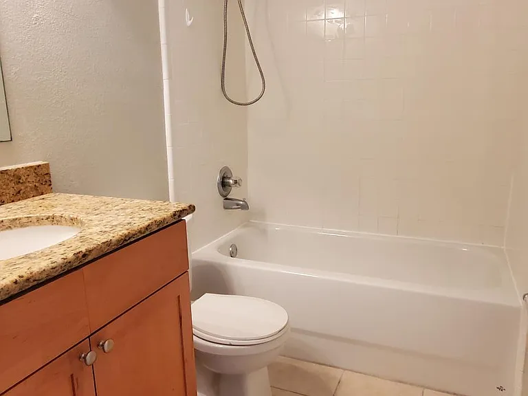 184 Pompano Dr SE #D — Photo 7
