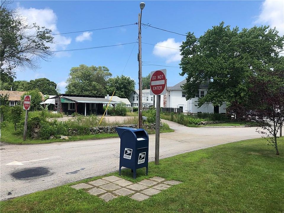 2nd image of 28 Ferry Rd