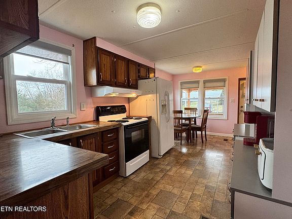 5th image of 3365 Baker Springs Rd