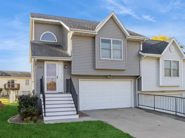 2222 Oakleaf St, Coralville, IA 52241
