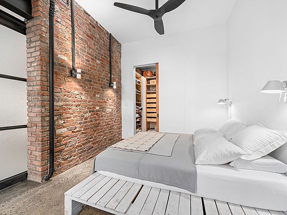 5th image of 822 Greenwich St APT 2B