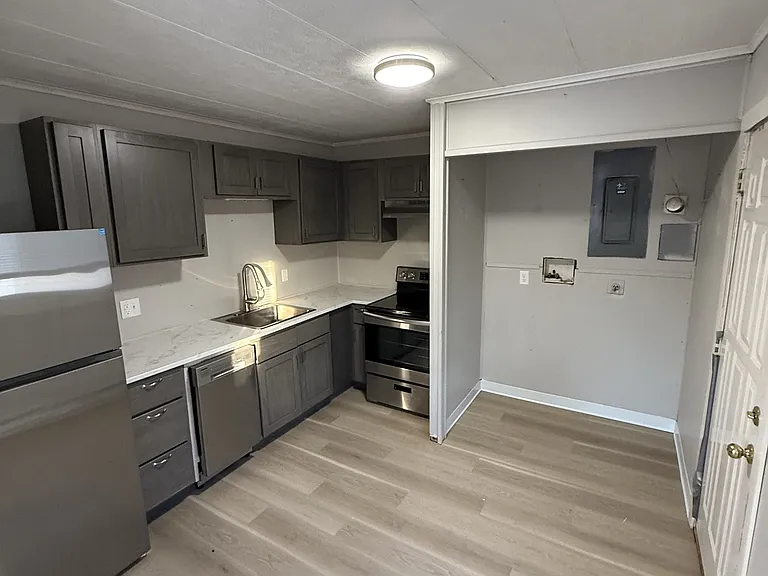 1126-1128 Sunset Ave #1126 — Photo 4