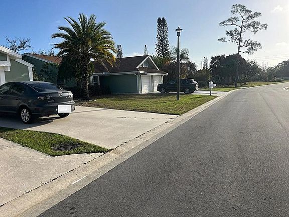 5th image of 1486 SE Larkwood Cir