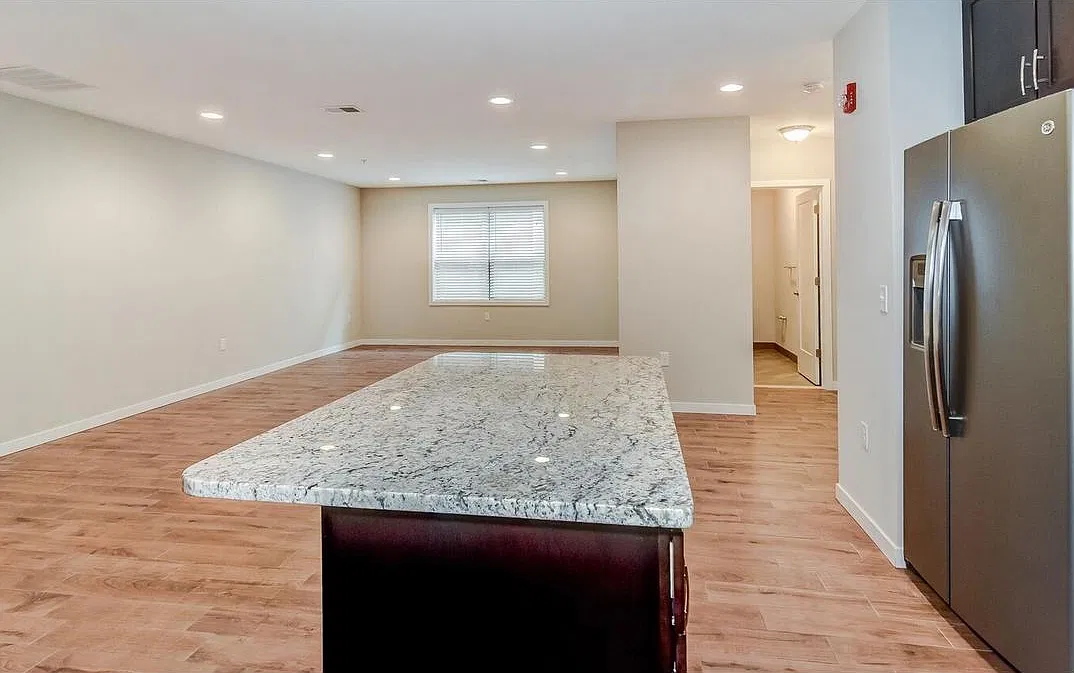 3 bed, 1400 sqft, $2,895 — Photo 4