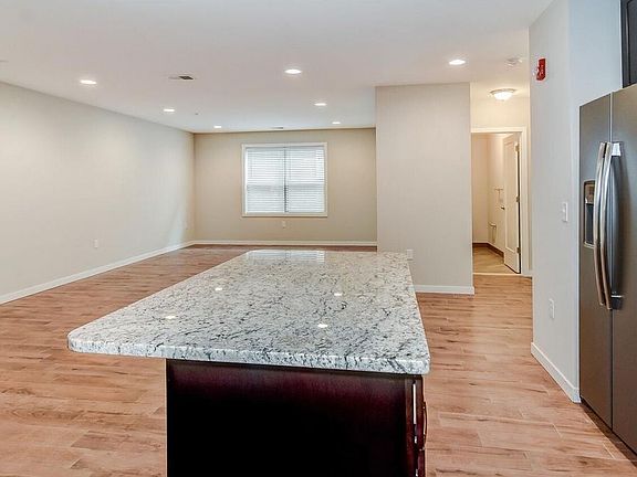4th image of 744 Westfield Ave #202