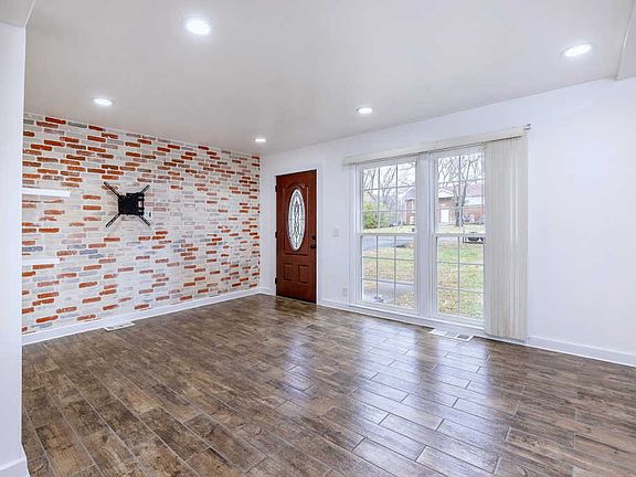 3rd image of 321 Honeyhill Dr
