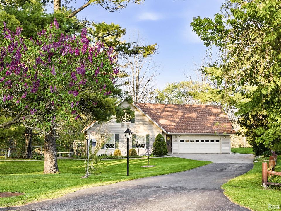 1st image of 5208 N Hillcrest Dr