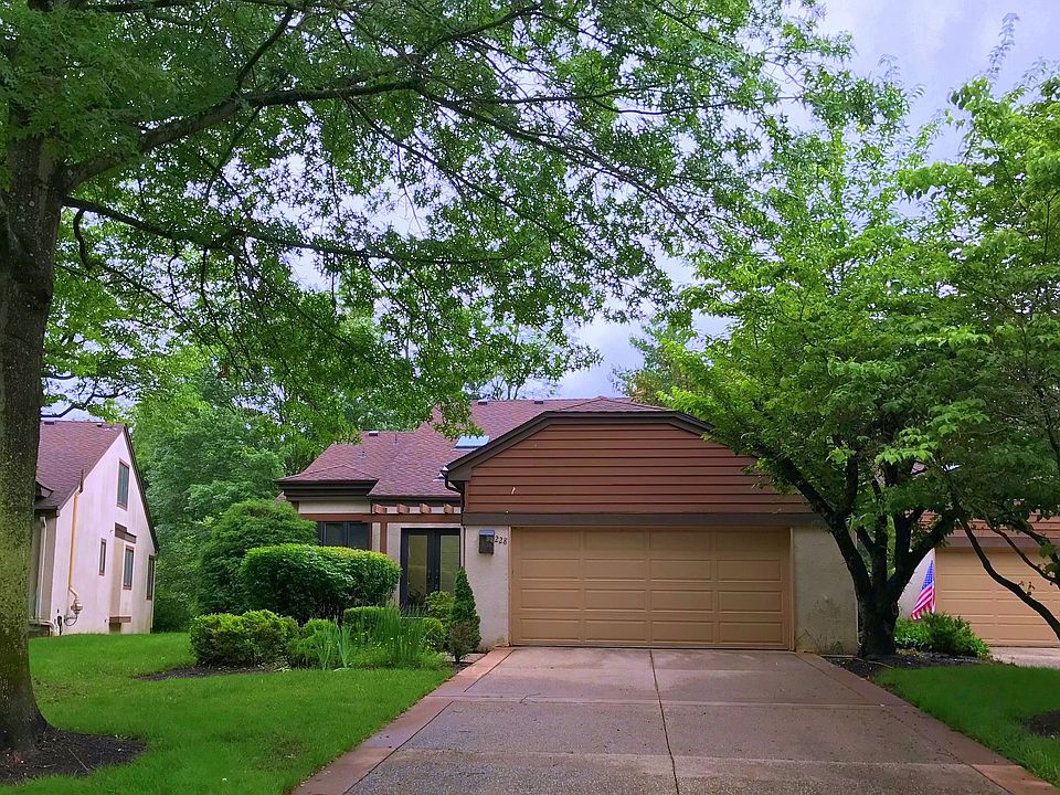 1st image of 228 Sayre Dr