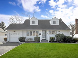 38 Harmony Dr, Massapequa Park, NY 11762