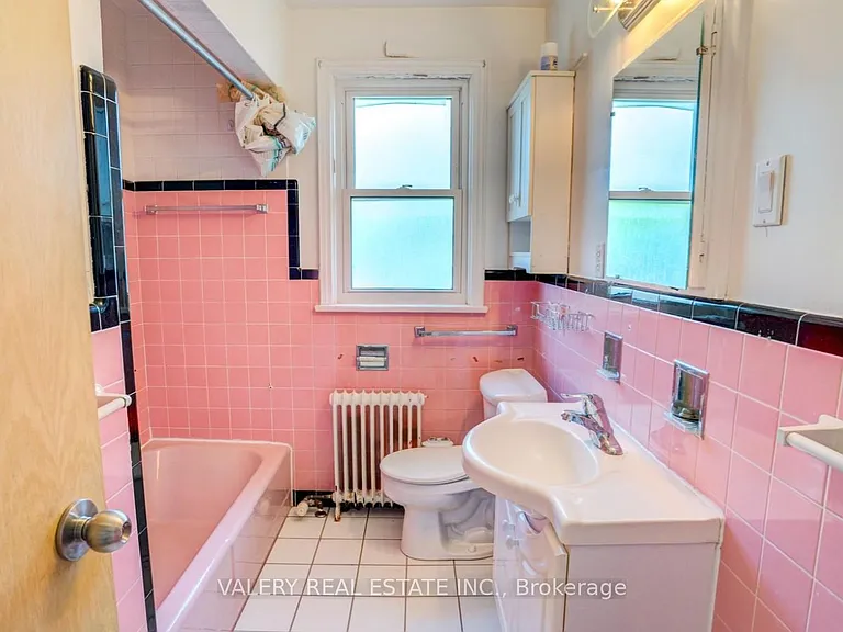 47 Ranleigh Ave #301 — Photo 19