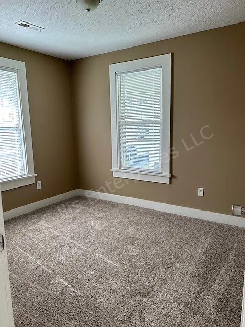 112 Virgil Ave — Photo 4