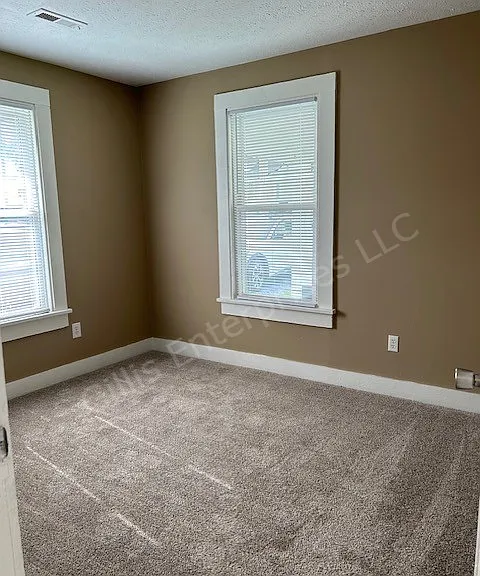 112 Virgil Ave — Photo 4