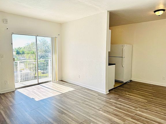 4th image of 1951 NE 167th St APT 16